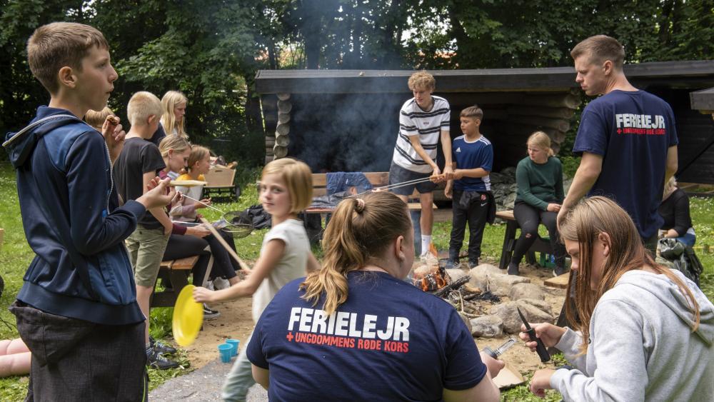 Ferielejr_bålhygge_Ungdommens Røde Kors