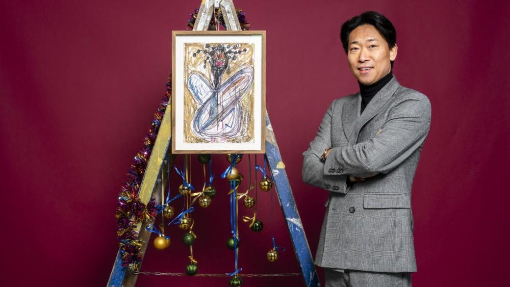 Christoffer Egelund ved sit kunsttræ