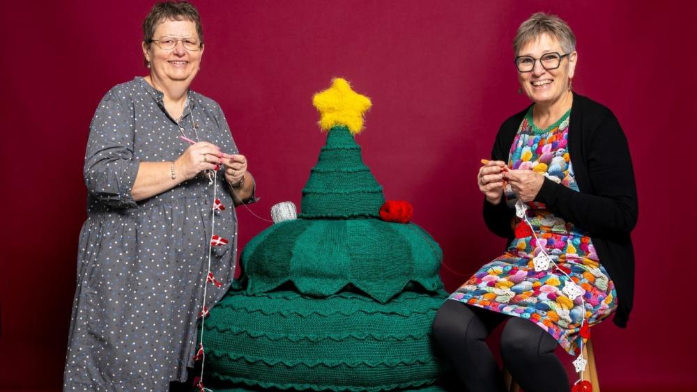 Nørklerne ved deres granjuletræ